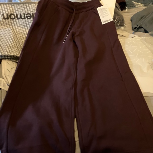 NWT Lululemon Scuba Mid-Rise Wide-Leg Pant *Short, S, Goodnight Plum - Picture 5 of 6